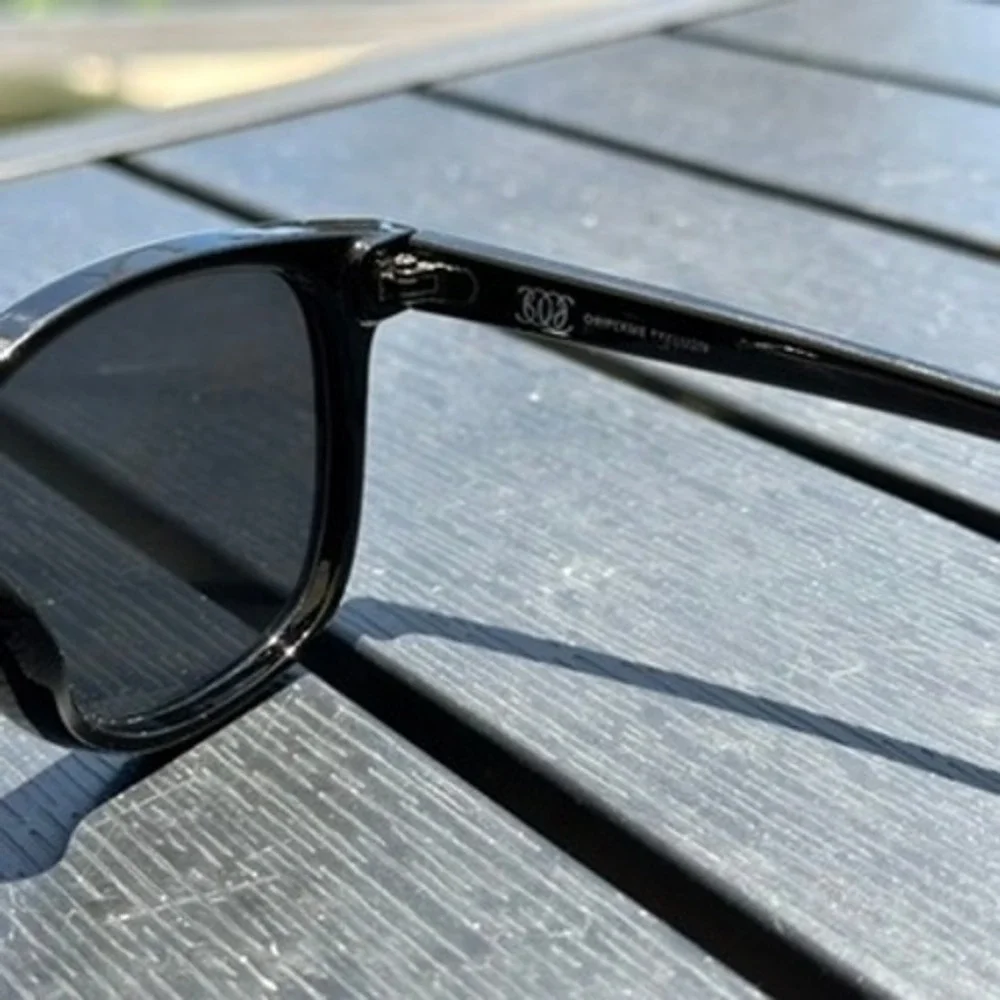 Unbranded classic square